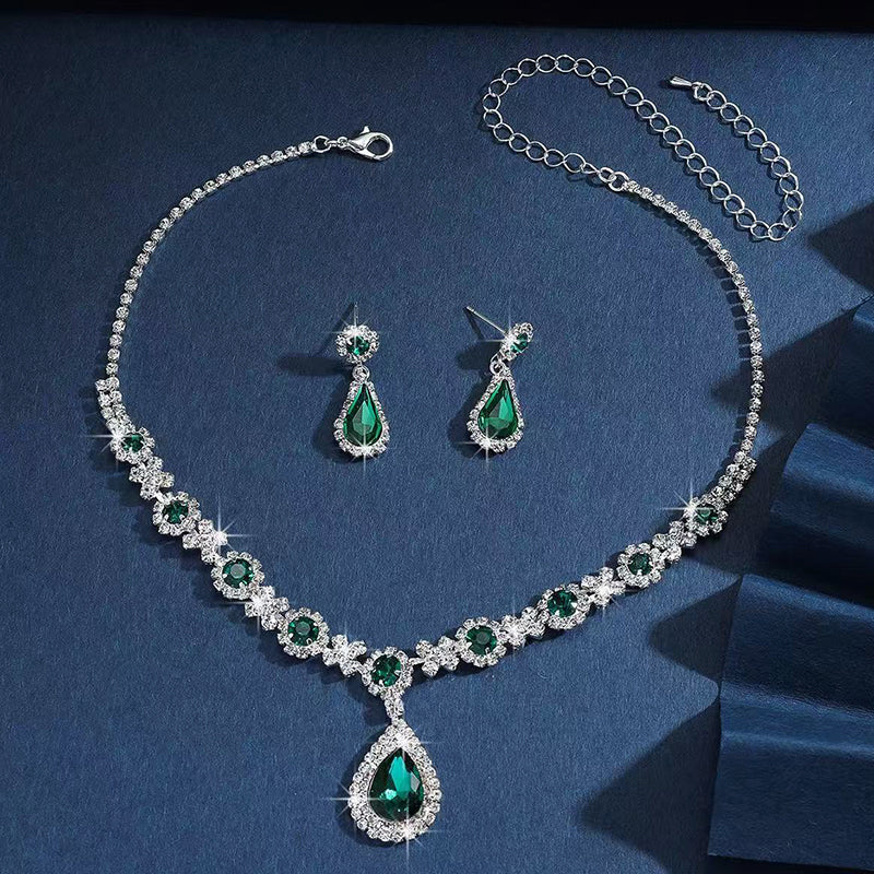 Elegant Jewelry Set with Necklace and Drop Earrings