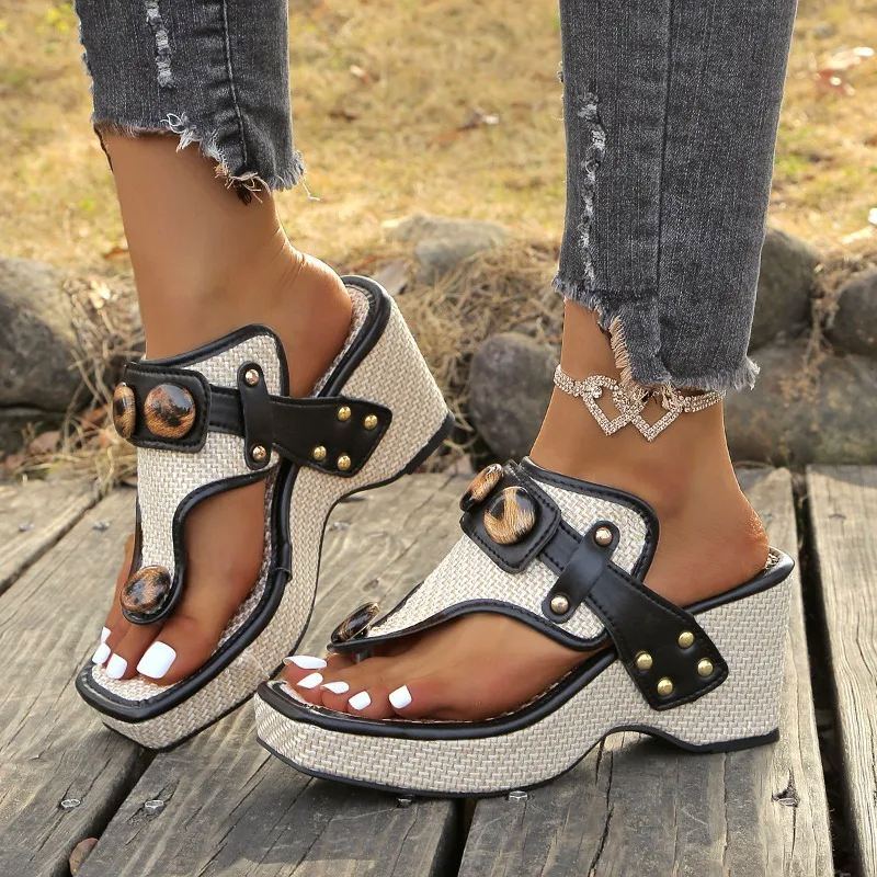 Women’s Woven Platform Sandals with Decorative Buckles